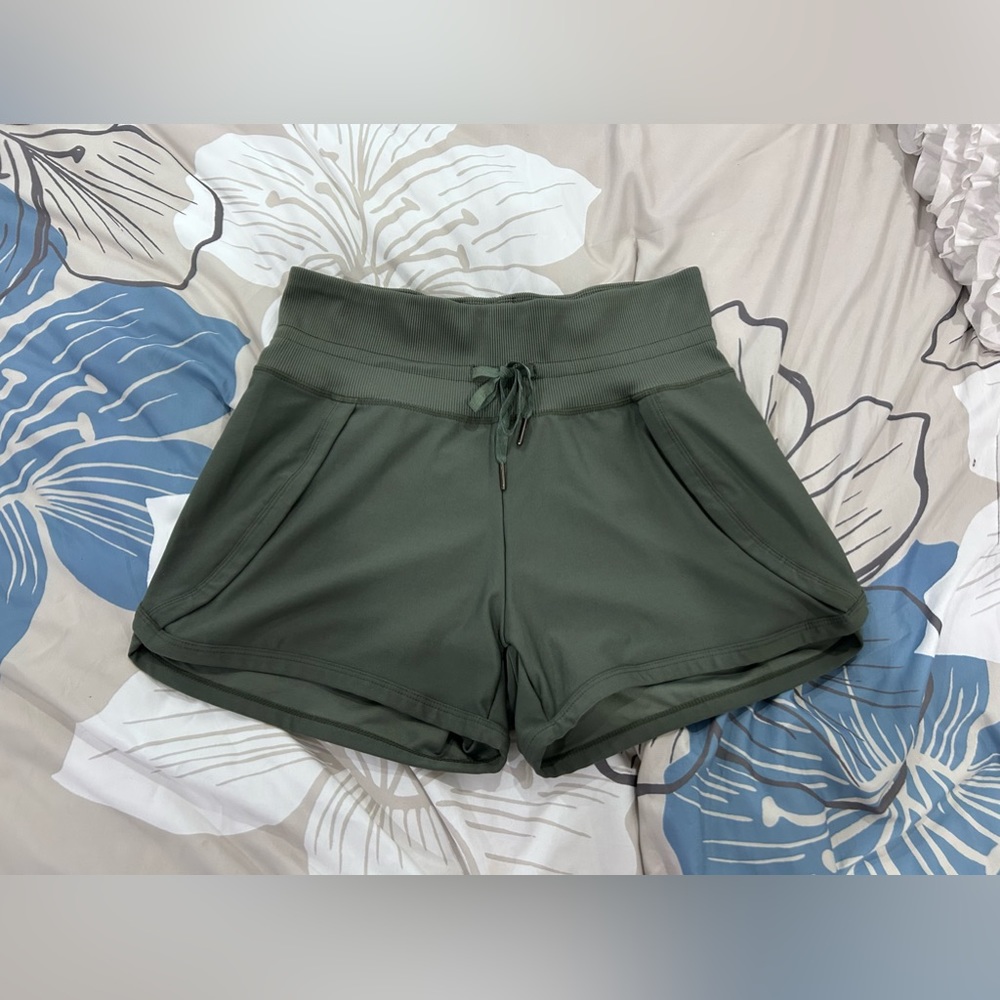 MONDETTA • Army Green Drawstring Shorts • sz M •